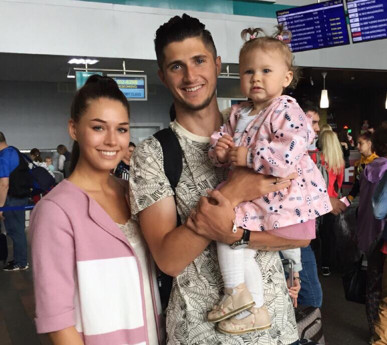 ! семья lvYB7PrU29M с женой.jpg